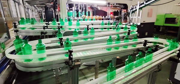 興田塑膠:吹瓶產(chǎn)品生產(chǎn)線 興田塑膠:吹瓶產(chǎn)品生產(chǎn)線