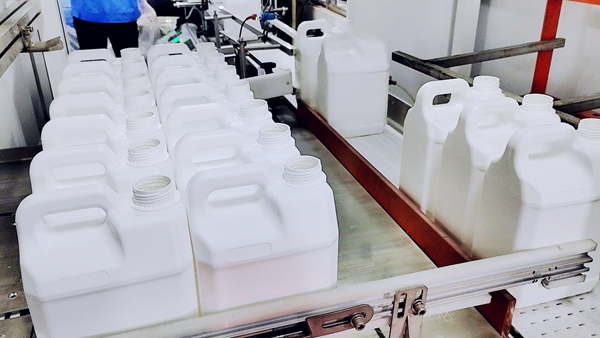 興田塑膠：吹塑廠家打包生產(chǎn)線