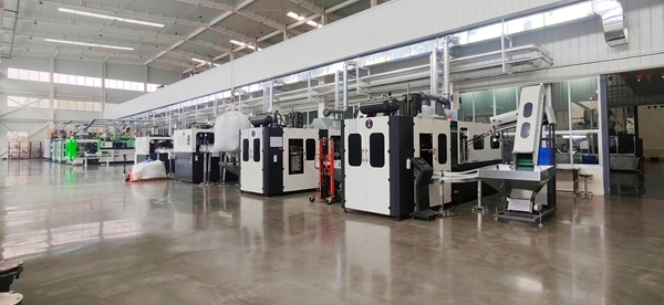 濟(jì)南興田塑膠吹塑及吹瓶產(chǎn)品生產(chǎn)車(chē)間